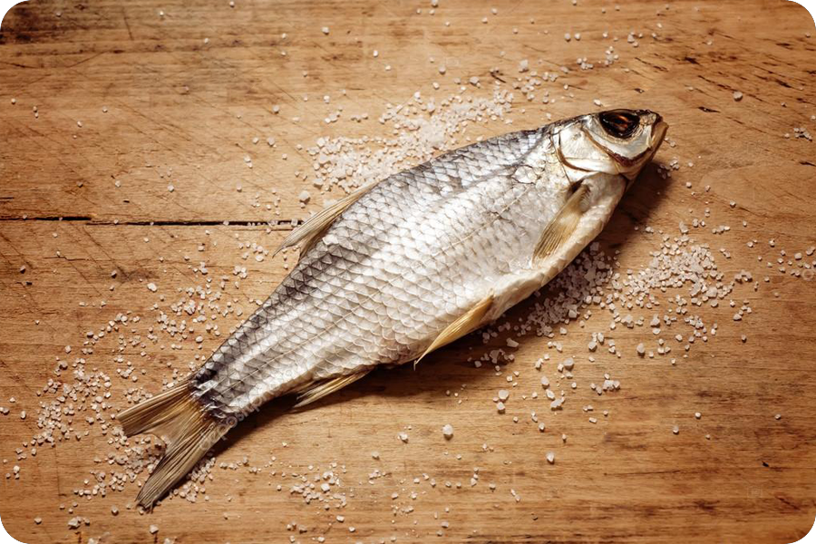 ماهی خشک شده و نمک سود شده